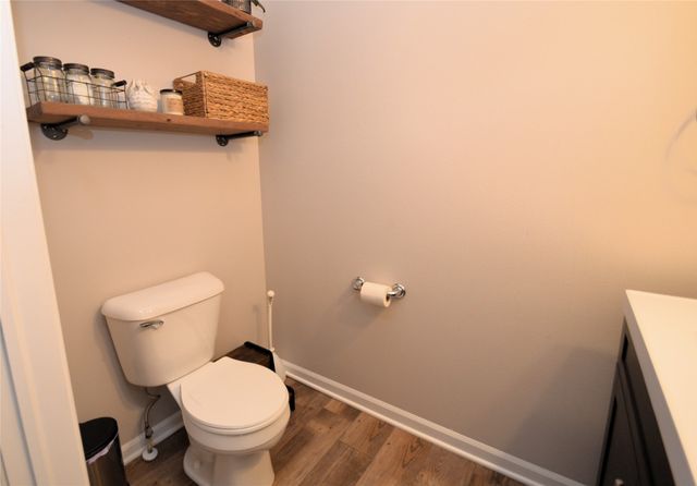 9160 Greenspire Drive 102, West Des Moines, IA 50266