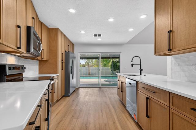 1043 RIDGE VIEW LANE, Palm Harbor, FL 34683