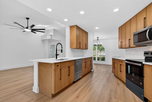 1043 RIDGE VIEW LANE, Palm Harbor, FL 34683