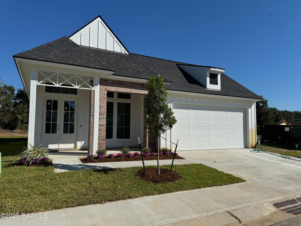 236 Jagged Grove Lane, Youngsville, LA 70592