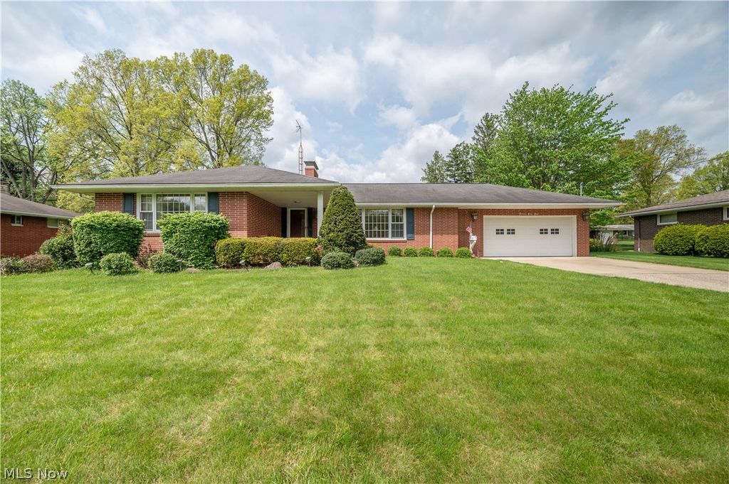 1498 Brantford Drive, Youngstown, OH 44509