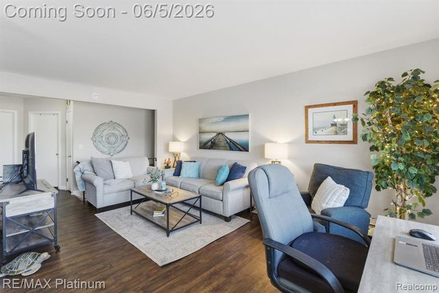 25323 Franklin Terrace, South Lyon, MI 48178