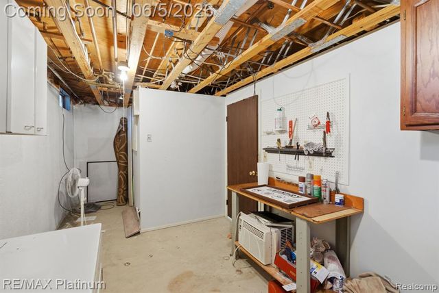 25323 Franklin Terrace, South Lyon, MI 48178