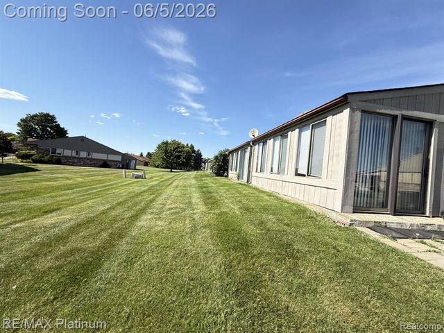 25323 Franklin Terrace, South Lyon, MI 48178
