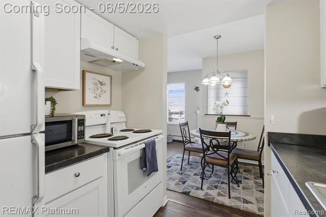 25323 Franklin Terrace, South Lyon, MI 48178