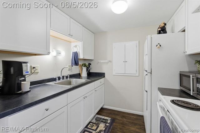 25323 Franklin Terrace, South Lyon, MI 48178