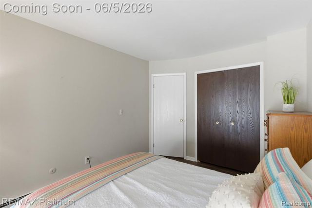 25323 Franklin Terrace, South Lyon, MI 48178