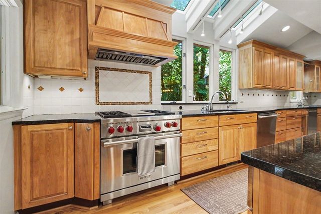 432 Riverview Drive, Ann Arbor, MI 48104