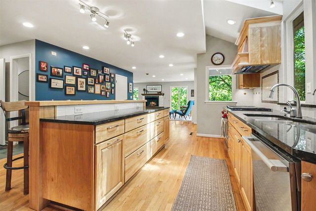 432 Riverview Drive, Ann Arbor, MI 48104