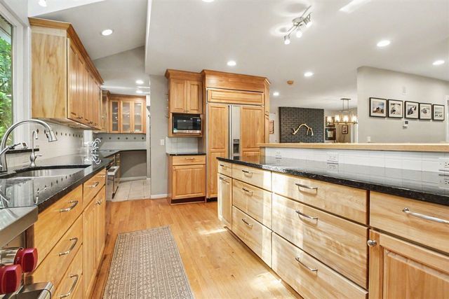 432 Riverview Drive, Ann Arbor, MI 48104