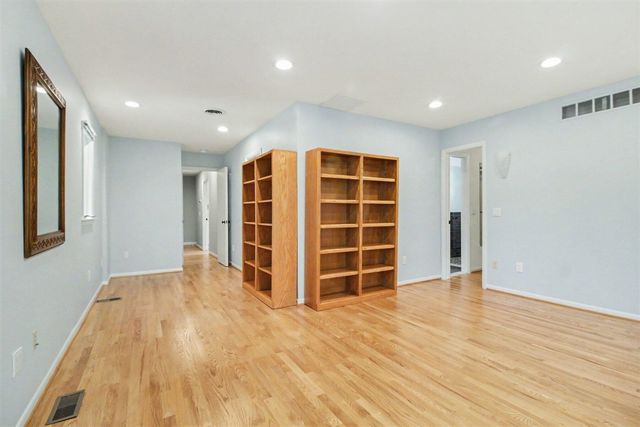 432 Riverview Drive, Ann Arbor, MI 48104