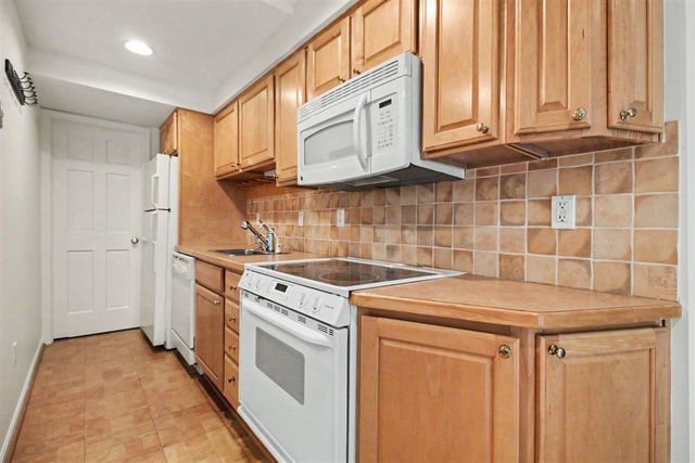 432 Riverview Drive, Ann Arbor, MI 48104