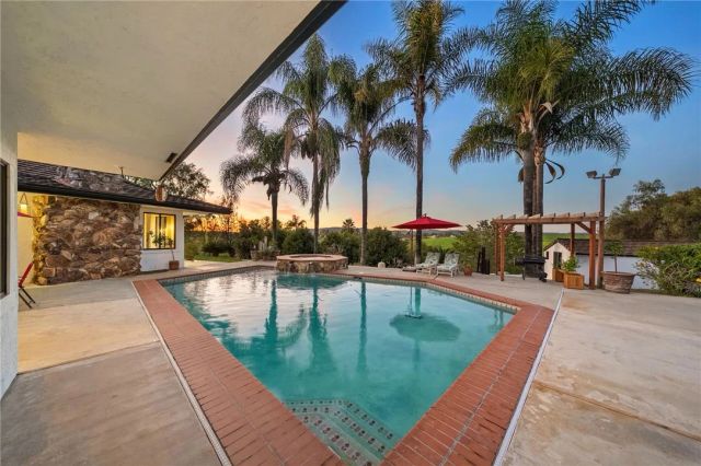 1650 Winterwarm Drive, Fallbrook, CA 92028