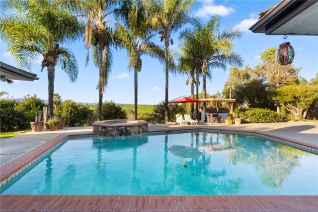 1650 Winterwarm Drive, Fallbrook, CA 92028