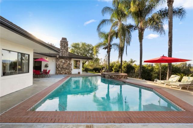 1650 Winterwarm Drive, Fallbrook, CA 92028