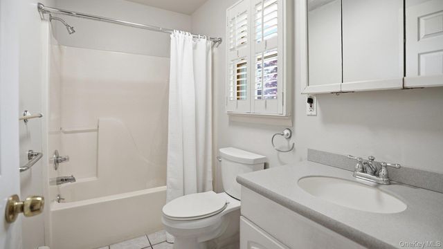 63 Crystal Drive, Aquebogue, NY 11931