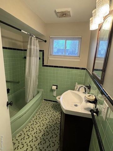 39409 Dequindre Road, Troy, MI 48085