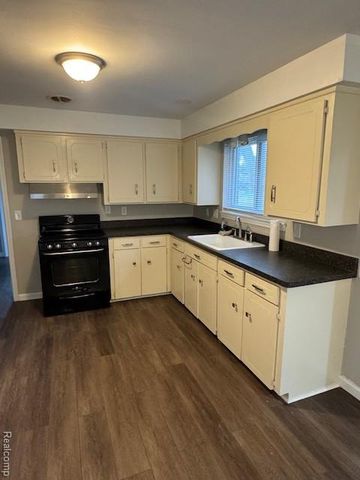 39409 Dequindre Road, Troy, MI 48085