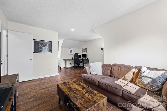 6104 Sunbridge Court, Charlotte, NC 28269