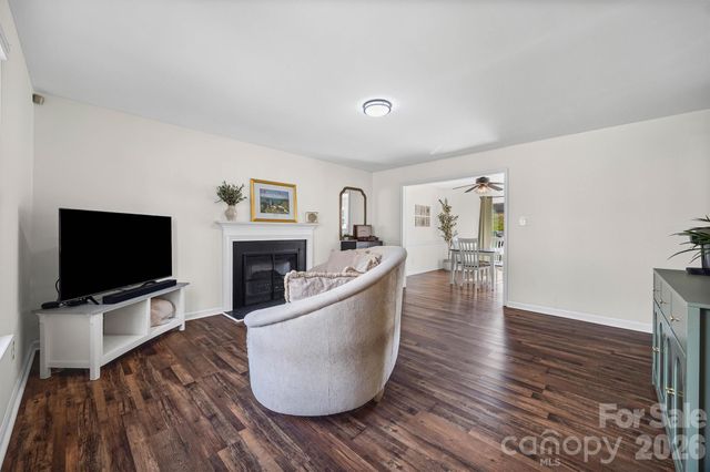 6104 Sunbridge Court, Charlotte, NC 28269