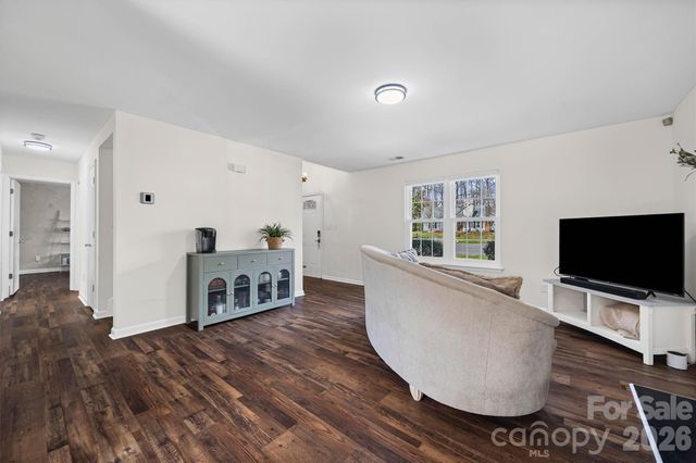 6104 Sunbridge Court, Charlotte, NC 28269