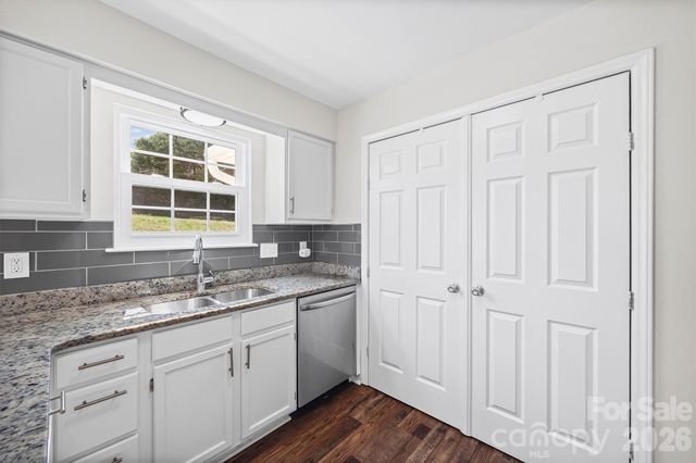 6104 Sunbridge Court, Charlotte, NC 28269