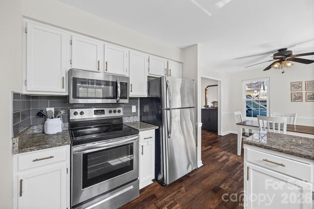 6104 Sunbridge Court, Charlotte, NC 28269