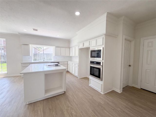 2124 Wimbleton Court, Pearland, TX 77581