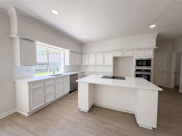 2124 Wimbleton Court, Pearland, TX 77581