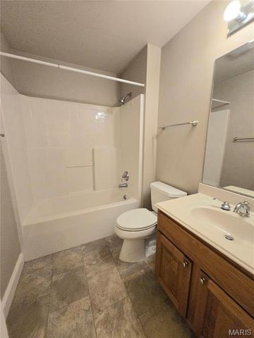 364 Whispering Forest Lane, Pacific, MO 63069