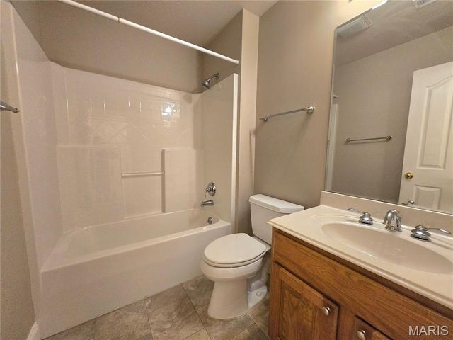 364 Whispering Forest Lane, Pacific, MO 63069