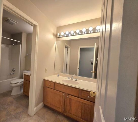 364 Whispering Forest Lane, Pacific, MO 63069