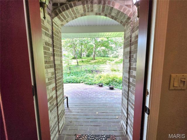 364 Whispering Forest Lane, Pacific, MO 63069