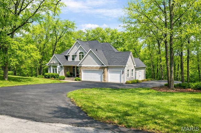 364 Whispering Forest Lane, Pacific, MO 63069