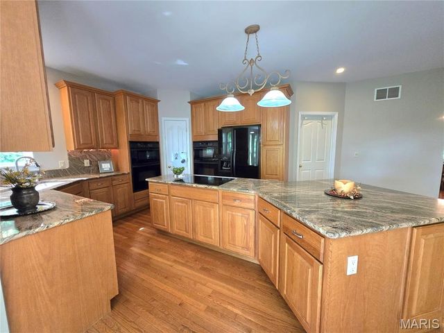 364 Whispering Forest Lane, Pacific, MO 63069