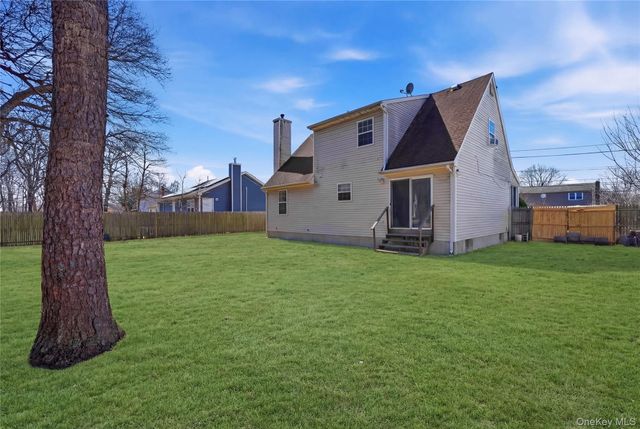 55 Carver Boulevard, Bellport, NY 11713