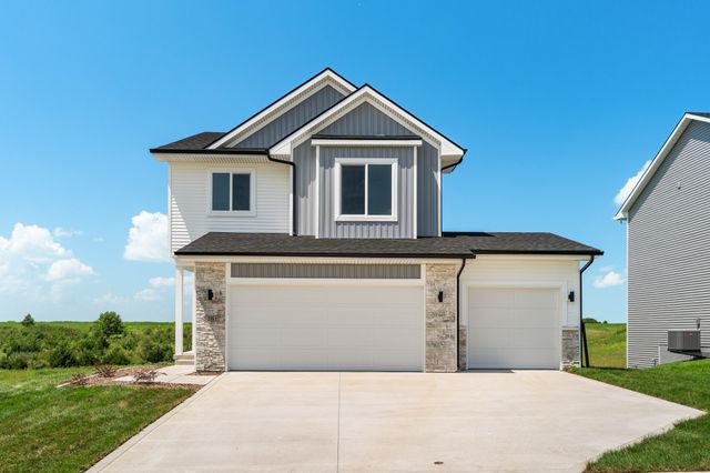 3261 Marigold Circle, Pella, IA 50219