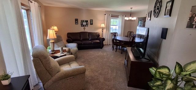548 Oakwood DRIVE, Hartland, WI 53029