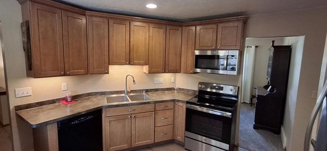548 Oakwood DRIVE, Hartland, WI 53029
