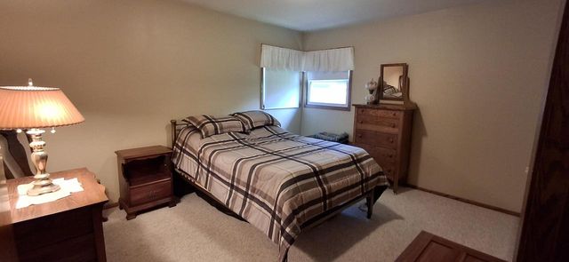 548 Oakwood DRIVE, Hartland, WI 53029
