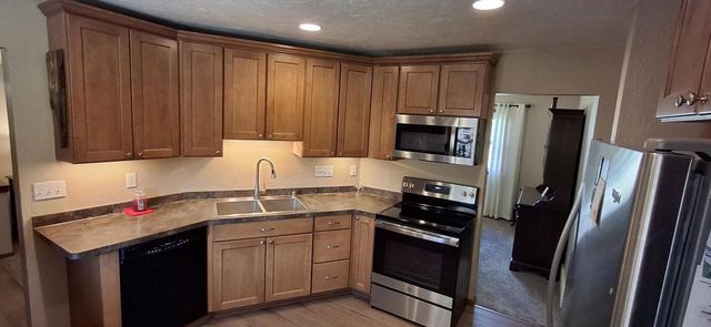 548 Oakwood DRIVE, Hartland, WI 53029