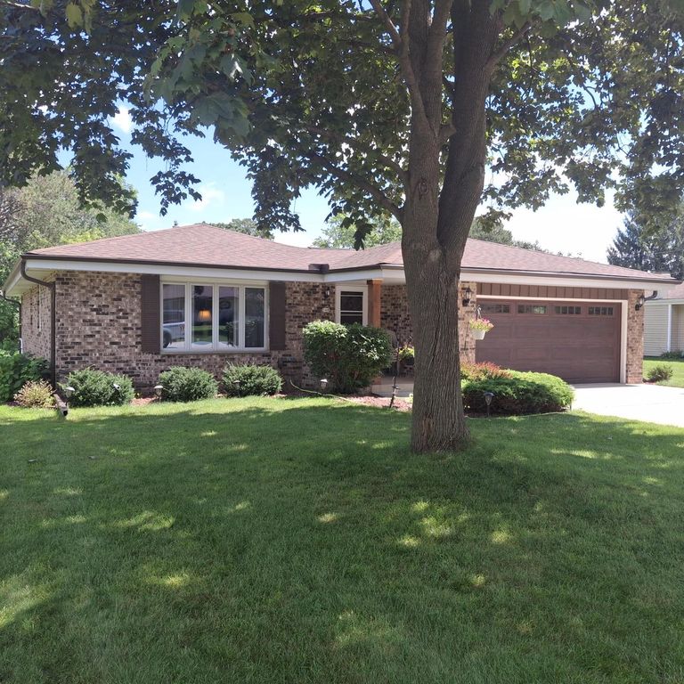 548 Oakwood DRIVE, Hartland, WI 53029