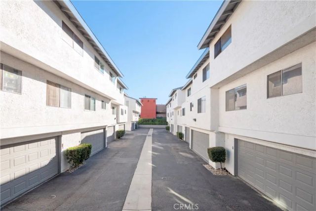 12334 Chandler C, Valley Village, CA 91607