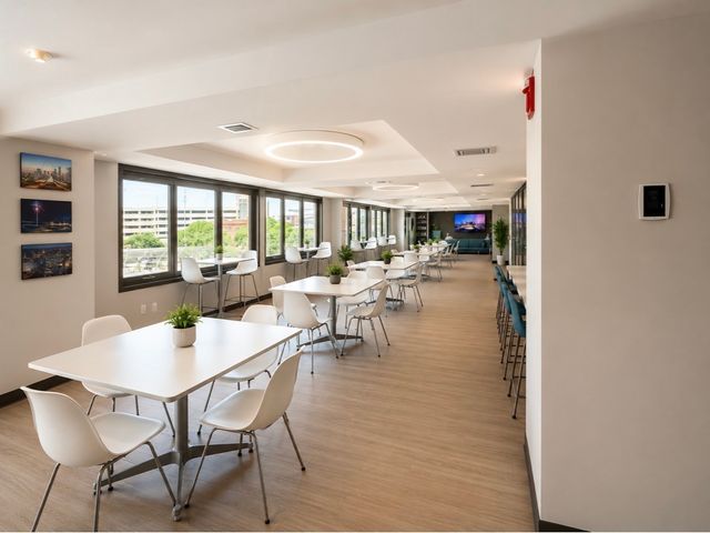 300 Walnut Street 408, Des Moines, IA 50309