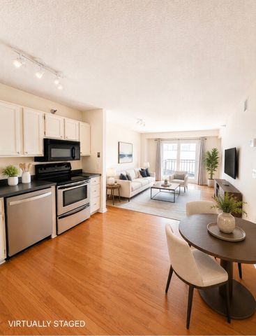 300 Walnut Street 408, Des Moines, IA 50309
