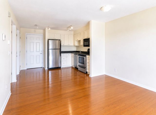 300 Walnut Street 408, Des Moines, IA 50309