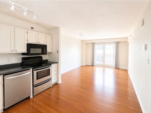 300 Walnut Street 408, Des Moines, IA 50309