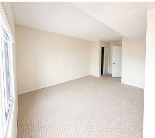 300 Walnut Street 408, Des Moines, IA 50309