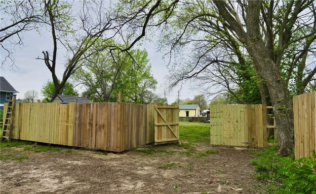 114 N Ozark Street, Prairie Grove, AR 72753