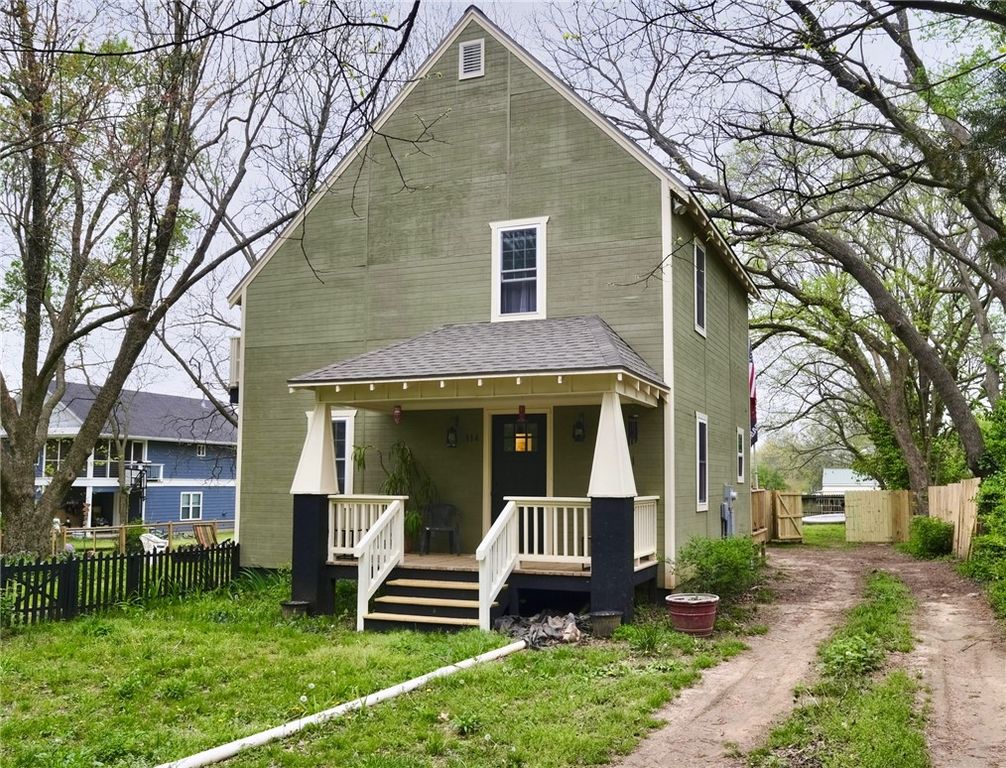 114 N Ozark Street, Prairie Grove, AR 72753